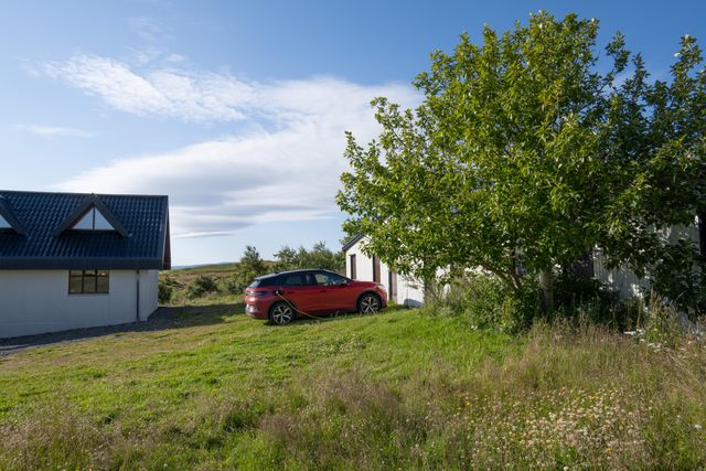 Heitur pottur á palli við einbýlishús á Kletti með útsýni yfir Breiðafjörð
