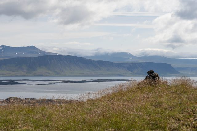 Kvöldbirta og ró yfir Breiðafirði og eyjunum